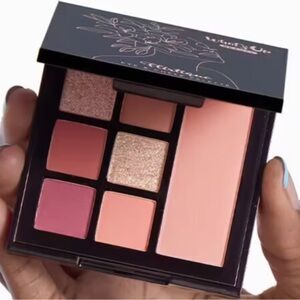 NWT Whats Up Beauty Flirtique Eyeshadow & Cheek Palette